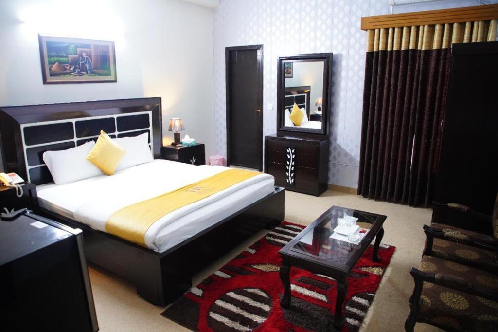 Hotel Red Line Islamabad Buitenkant foto