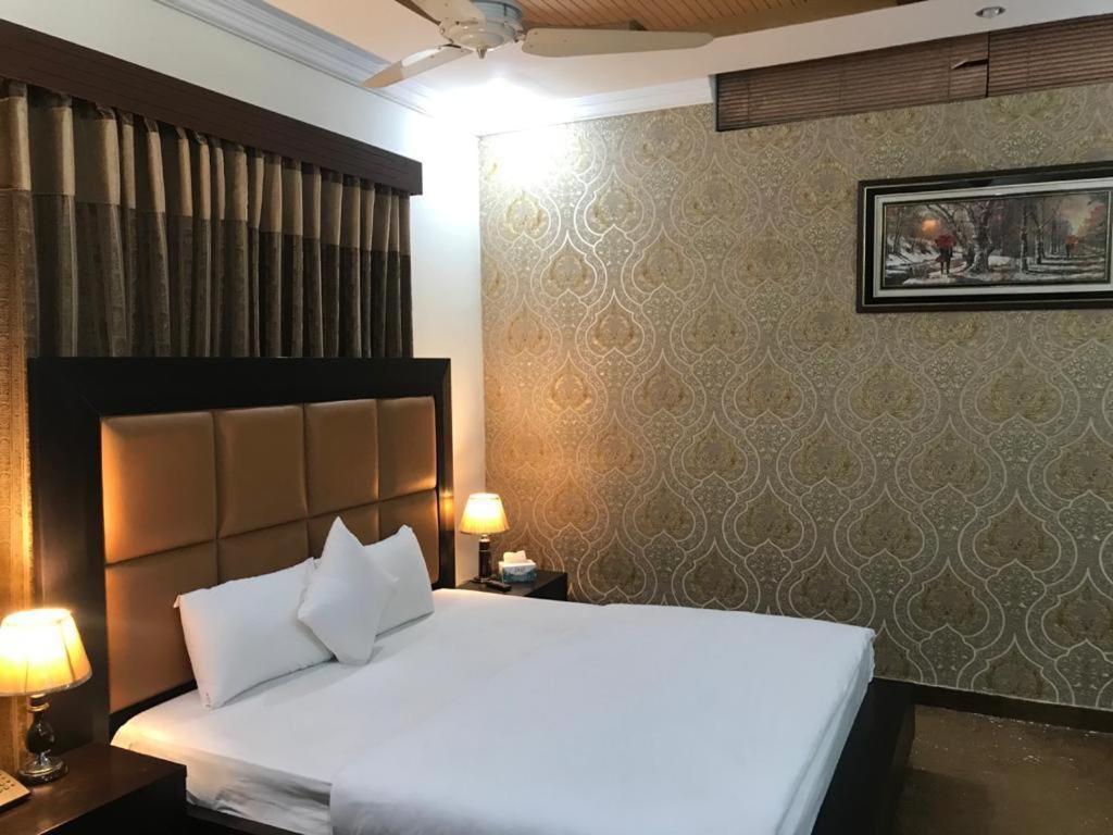 Hotel Red Line Islamabad Buitenkant foto