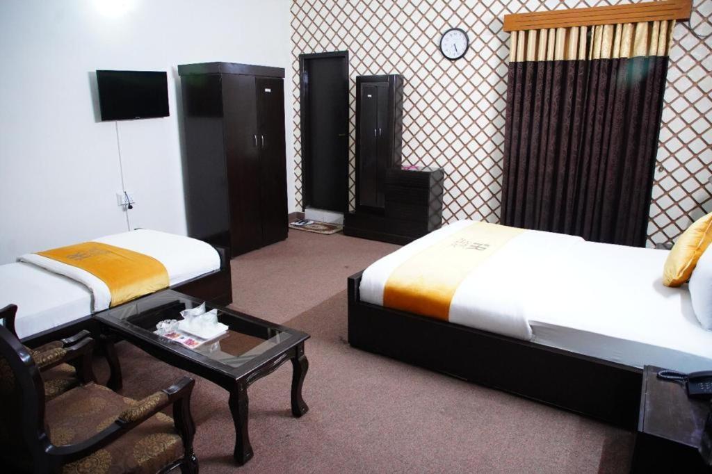 Hotel Red Line Islamabad Buitenkant foto